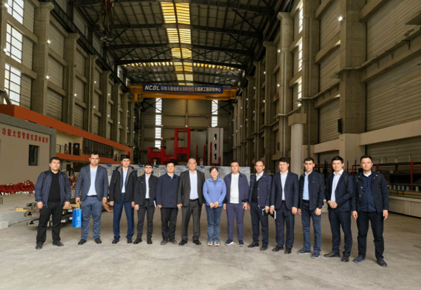 乌兹别克斯坦塔什干国立交通大学代表团参观陆地交通地质灾害防治技术国家工程研究中心