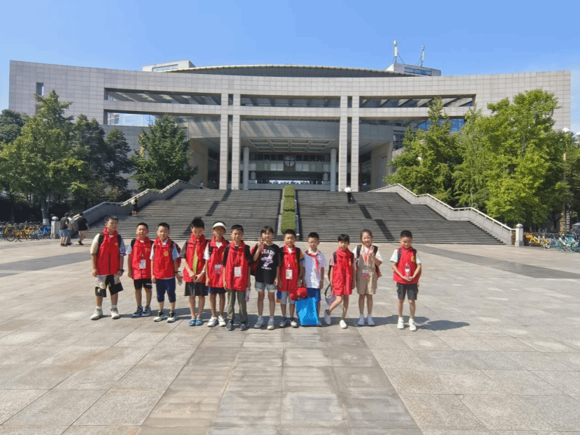 全国科普日：星星小记者至西南交通大学进行地震科普学习